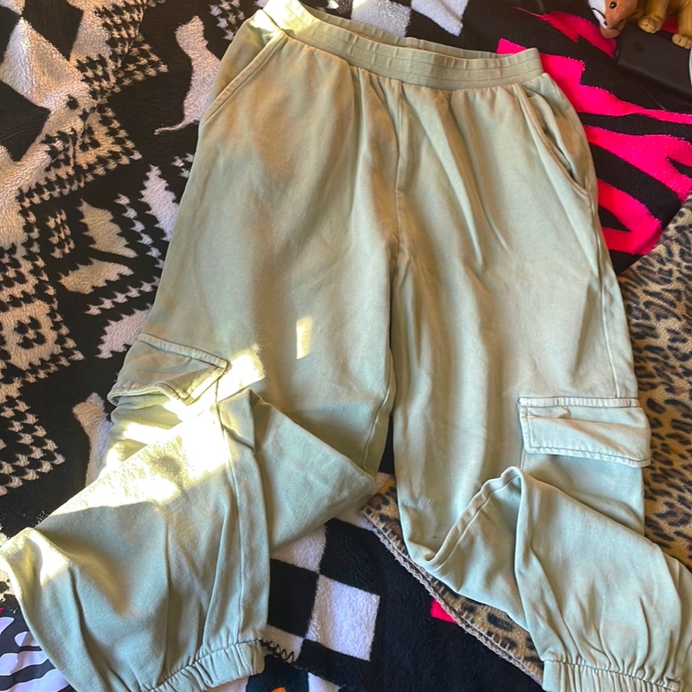 GARAGE light army green cargo-sweatpants